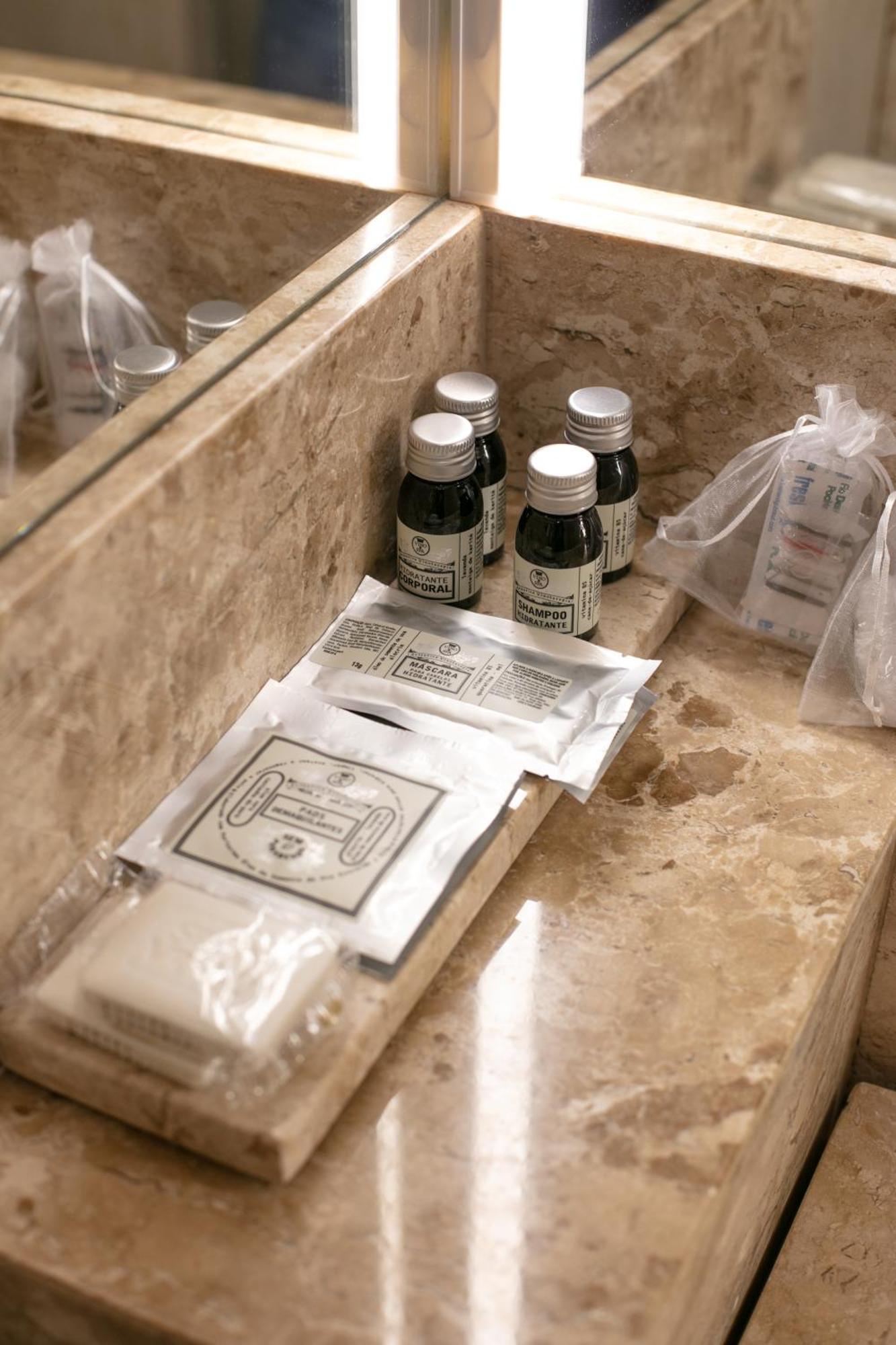 Spa Do Vinho Condominio Vitivinicola Bento Goncalves Exterior photo A selection of toiletries